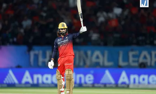 Qualifier 1: RCB का विस्फोटक बल्लेबाजी शो, गिरा पाँचवा विकेट Qualifier 1: RCB का विस्फोटक बल्लेबाजी शो, गिरा पाँचवा विकेट
