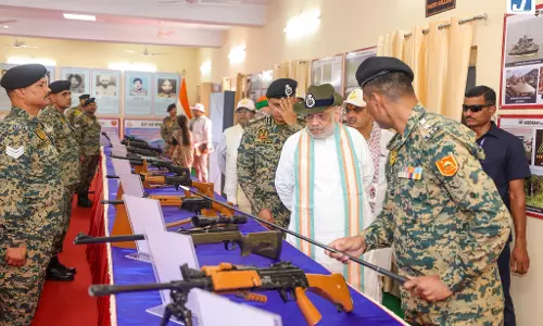 केंद्रीय मंत्री अमित शाह ने BSF की आधुनिक हथियार प्रणाली का किया निरीक्षण