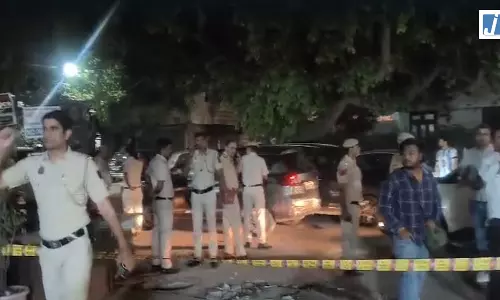 फायरिंग, कपल से बहस के बाद युवक को कनपटी में मारी गोली फायरिंग, कपल से बहस के बाद युवक को कनपटी में मारी गोली