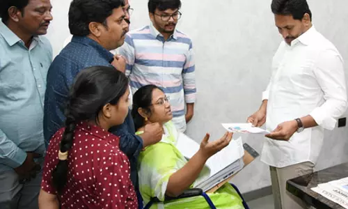 चंद्रबाबू नायडू एक बार फिर सुगाली प्रीति मामले की अनदेखी कर रही: जगन मोहन रेड्डी चंद्रबाबू नायडू एक बार फिर सुगाली प्रीति मामले की अनदेखी कर रही: जगन मोहन रेड्डी