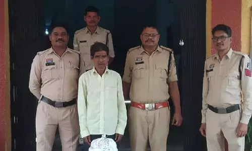 अवैध शराब कारोबारियों पर धमतरी पुलिस का लगातार प्रहार, आरोपी रंगे हाथ गिरफ्तार