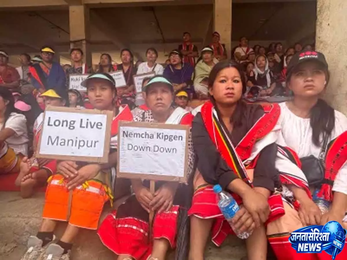 Manipur: छह लापता लोगों की तुरंत तलाश और बचाव की मांग को लेकर प्रदर्शन जारी Manipur: छह लापता लोगों की तुरंत तलाश और बचाव की मांग को लेकर प्रदर्शन जारी