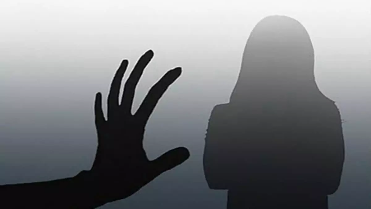 कंपनी के बॉस ने किया रेप, मीटिंग के बहाने होटल लेकर गया था महिला कर्मचारी को कंपनी के बॉस ने किया रेप, मीटिंग के बहाने होटल लेकर गया था महिला कर्मचारी को