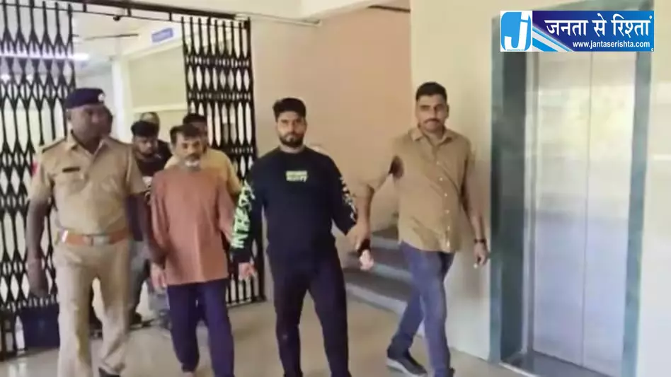 बकरा मंडी में नकली नोट खपाने वाले गिरफ्तार, खरीदे थे कुर्बानी के लिए बकरे बकरा मंडी में नकली नोट खपाने वाले गिरफ्तार, खरीदे थे कुर्बानी के लिए बकरे