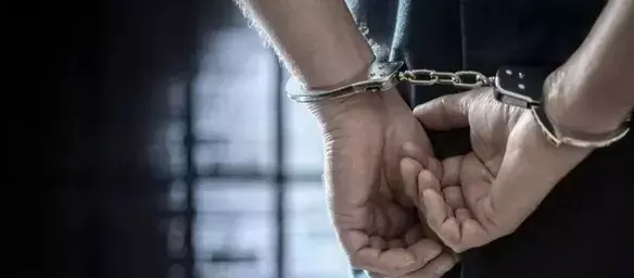 UP : पुलिस मुठभेड़ में दो अंतरराज्यीय वाहन चोर गिरफ्तार, गोली लगने से घायल UP : पुलिस मुठभेड़ में दो अंतरराज्यीय वाहन चोर गिरफ्तार, गोली लगने से घायल