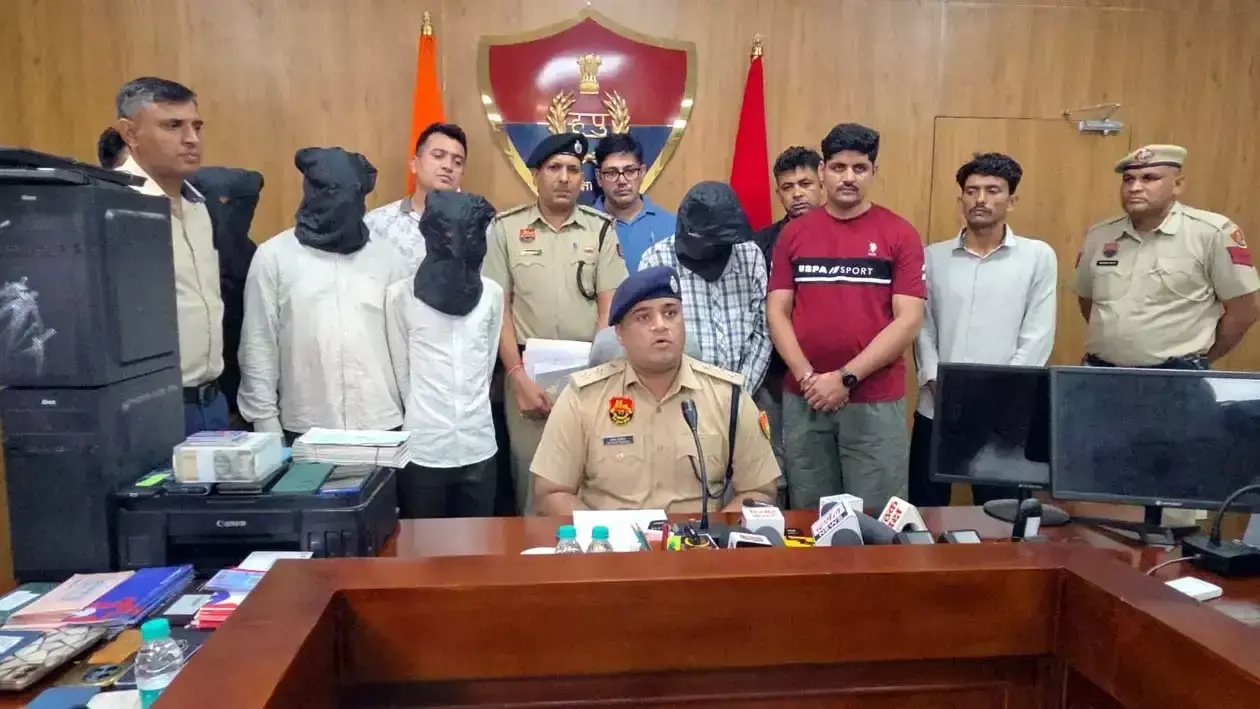 Hisar: फंड रिलीज के नाम पर ठगी करने वाले गिरोह पर पुलिस की बड़ी कार्रवाई Hisar: फंड रिलीज के नाम पर ठगी करने वाले गिरोह पर पुलिस की बड़ी कार्रवाई
