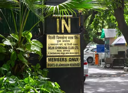 हाईकोर्ट में केंद्र सरकार ने कहा- कानून के हिसाब से दिल्ली जिमखाना क्लब पर लेंगे कब्जा हाईकोर्ट में केंद्र सरकार ने कहा- कानून के हिसाब से दिल्ली जिमखाना क्लब पर लेंगे कब्जा