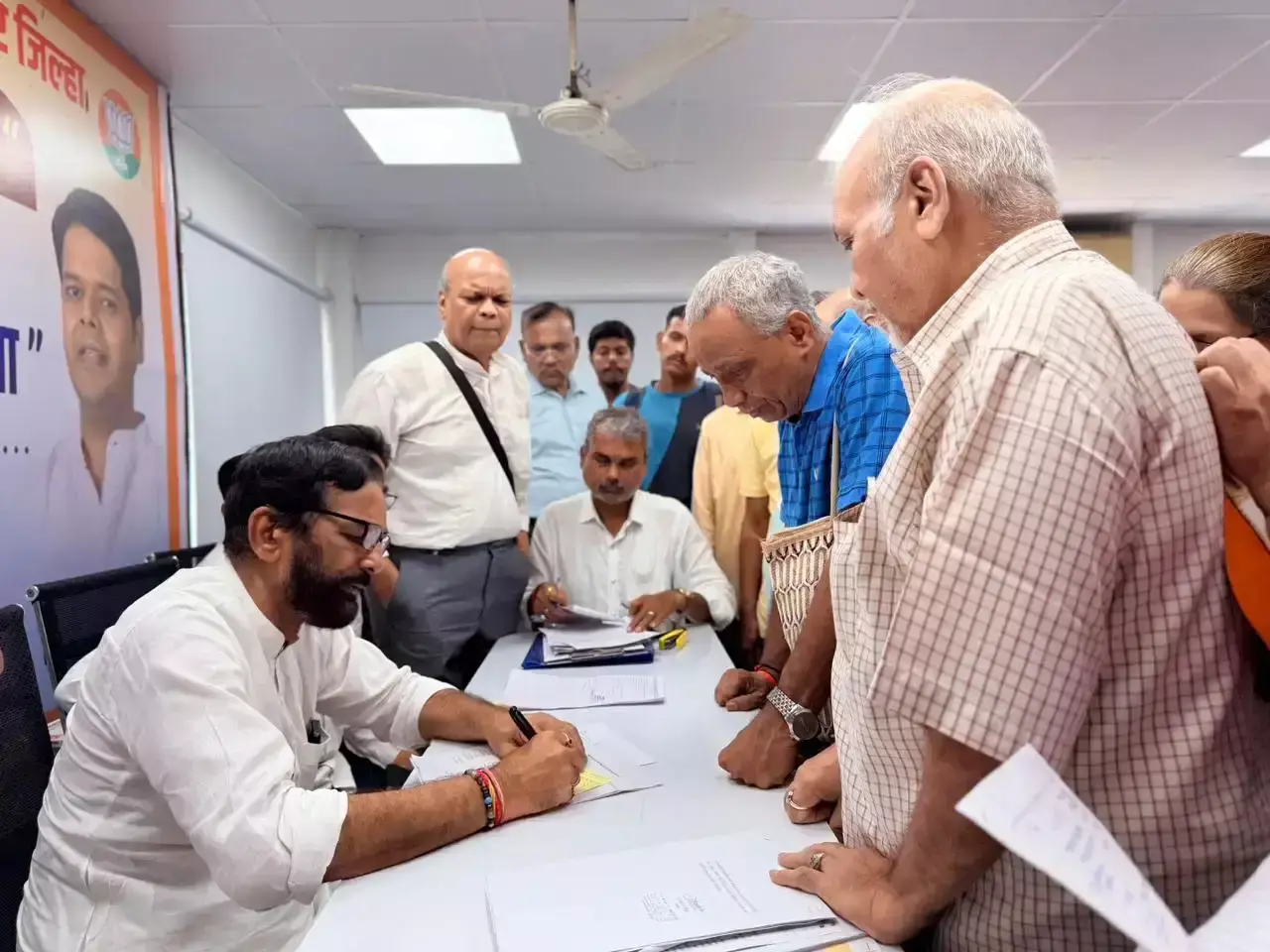 Mumbai: आवासीय क्षेत्रों की सुरक्षा को लेकर केलकर ने जताई चिंता Mumbai: आवासीय क्षेत्रों की सुरक्षा को लेकर केलकर ने जताई चिंता