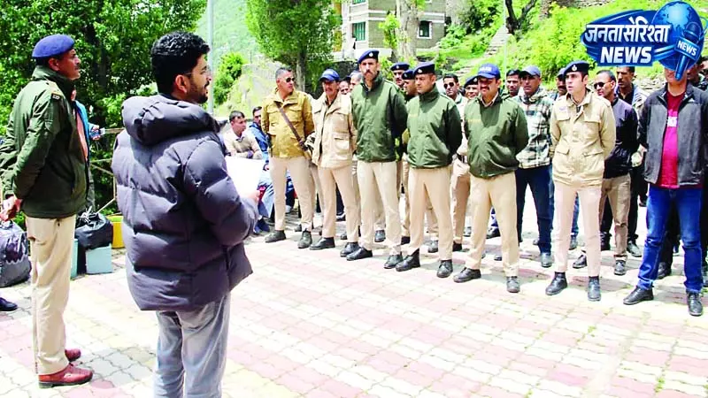 पांगी में 52 टीमें मतदान केंद्रों के लिए रवाना पांगी में 52 टीमें मतदान केंद्रों के लिए रवाना