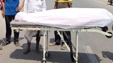 गरियाबंद में सड़क पर महिला का शव रखकर चक्काजाम गरियाबंद में सड़क पर महिला का शव रखकर चक्काजाम
