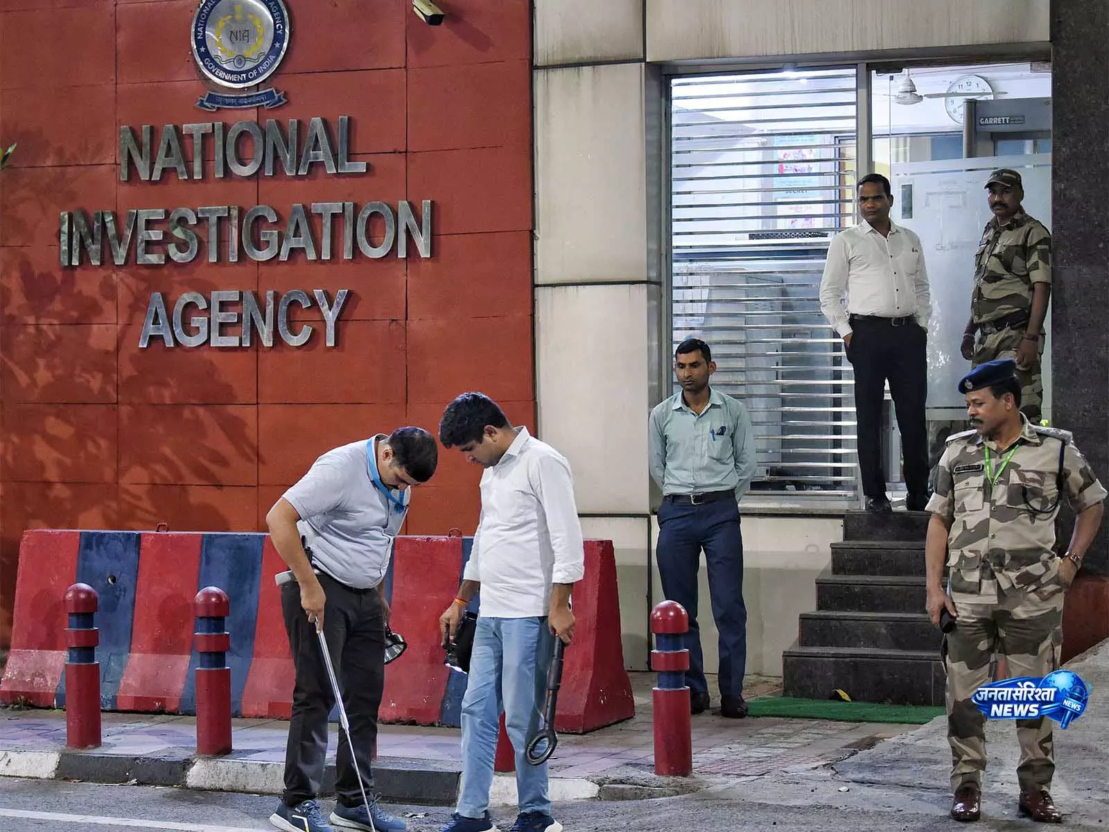 NIA ने 2 SIR-आधारित सड़क नाकाबंदी और जजों की हिरासत के मामले में 15 लोगों को किया गिरफ्तार NIA ने 2 SIR-आधारित सड़क नाकाबंदी और जजों की हिरासत के मामले में 15 लोगों को किया गिरफ्तार