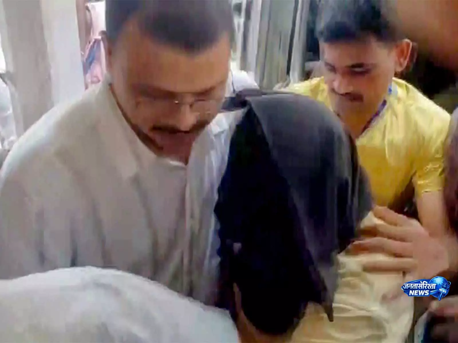 कोर्ट ने मनी लॉन्ड्रिंग मामले में नासिक के ज्योतिषी अशोक खरात को 9 June तक न्यायिक हिरासत में भेजा कोर्ट ने मनी लॉन्ड्रिंग मामले में नासिक के ज्योतिषी अशोक खरात को 9 June तक न्यायिक हिरासत में भेजा