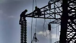 Mumbai: मुंबई में बढ़ती गर्मी से बिजली व्यवस्था पर दबाव Mumbai: मुंबई में बढ़ती गर्मी से बिजली व्यवस्था पर दबाव