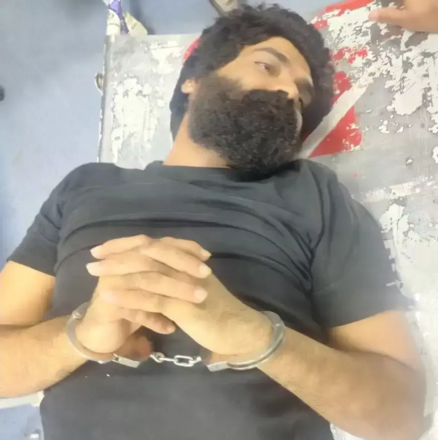Ahmedabad: क्राइम ब्रांच टीम पर हमले के बाद बदमाश धर्मेंद्र सिंह घायल Ahmedabad: क्राइम ब्रांच टीम पर हमले के बाद बदमाश धर्मेंद्र सिंह घायल