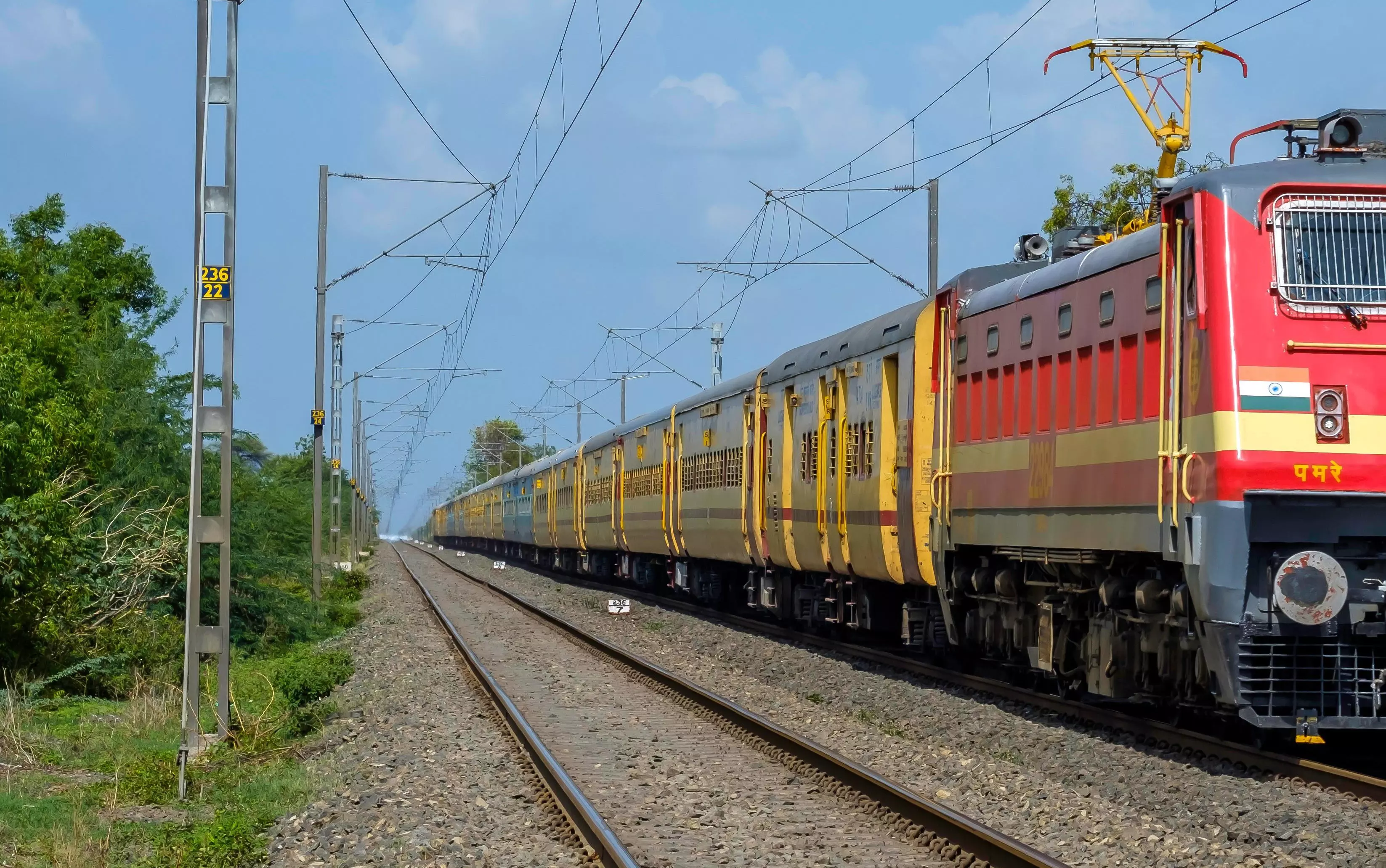 चर्लापल्ली-दानापुर के मध्य एक फेरा के लिए स्पेशल ट्रेन के परिचालन को मंजूरी चर्लापल्ली-दानापुर के मध्य एक फेरा के लिए स्पेशल ट्रेन के परिचालन को मंजूरी