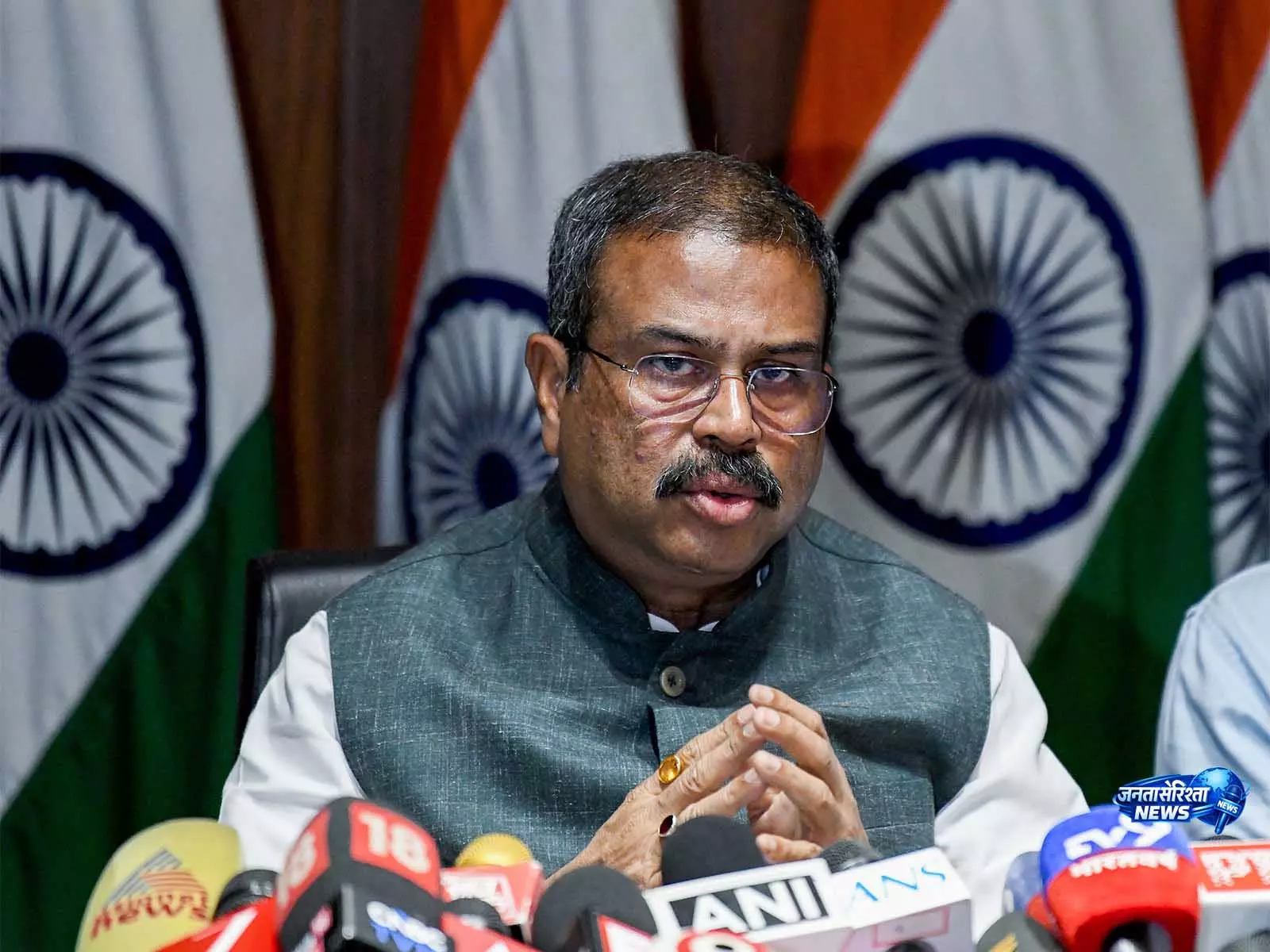 CBSE पेमेंट सिस्टम सुधार पर धर्मेंद्र प्रधान की बैंकों के साथ बैठक CBSE पेमेंट सिस्टम सुधार पर धर्मेंद्र प्रधान की बैंकों के साथ बैठक