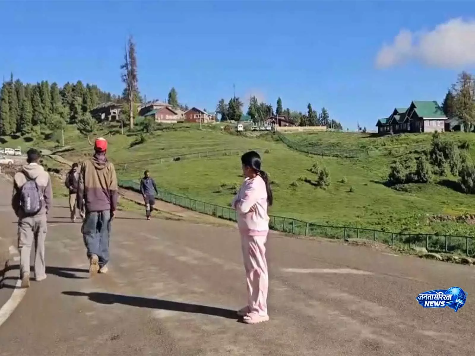 Gulmarg Gondola में खराबी के बाद हालात सामान्य, सफल रेस्क्यू की सराहना Gulmarg Gondola में खराबी के बाद हालात सामान्य, सफल रेस्क्यू की सराहना