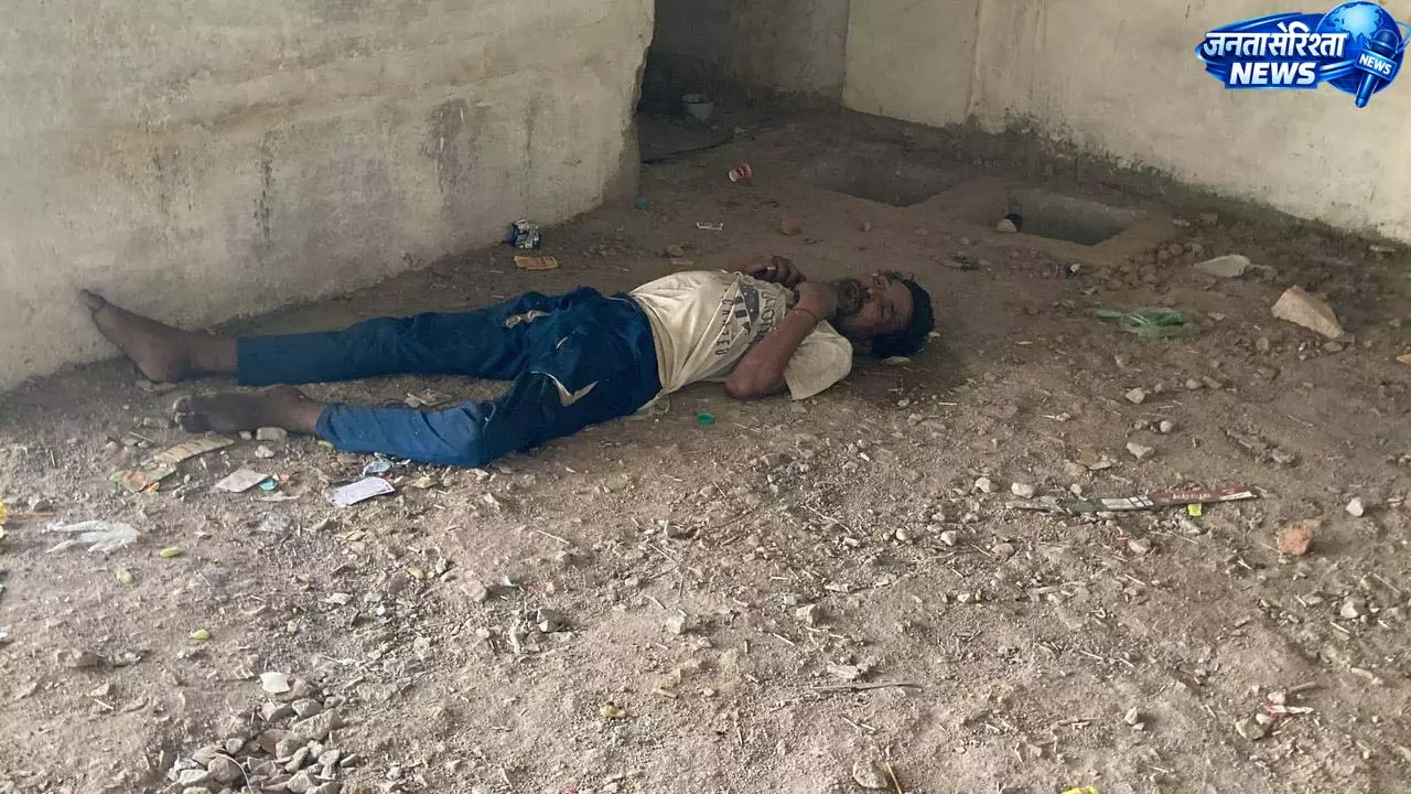 CG BREAKING: निर्माणाधीन बिल्डिंग में मिली युवक की लाश, मची अफरा-तफरी CG BREAKING: निर्माणाधीन बिल्डिंग में मिली युवक की लाश, मची अफरा-तफरी