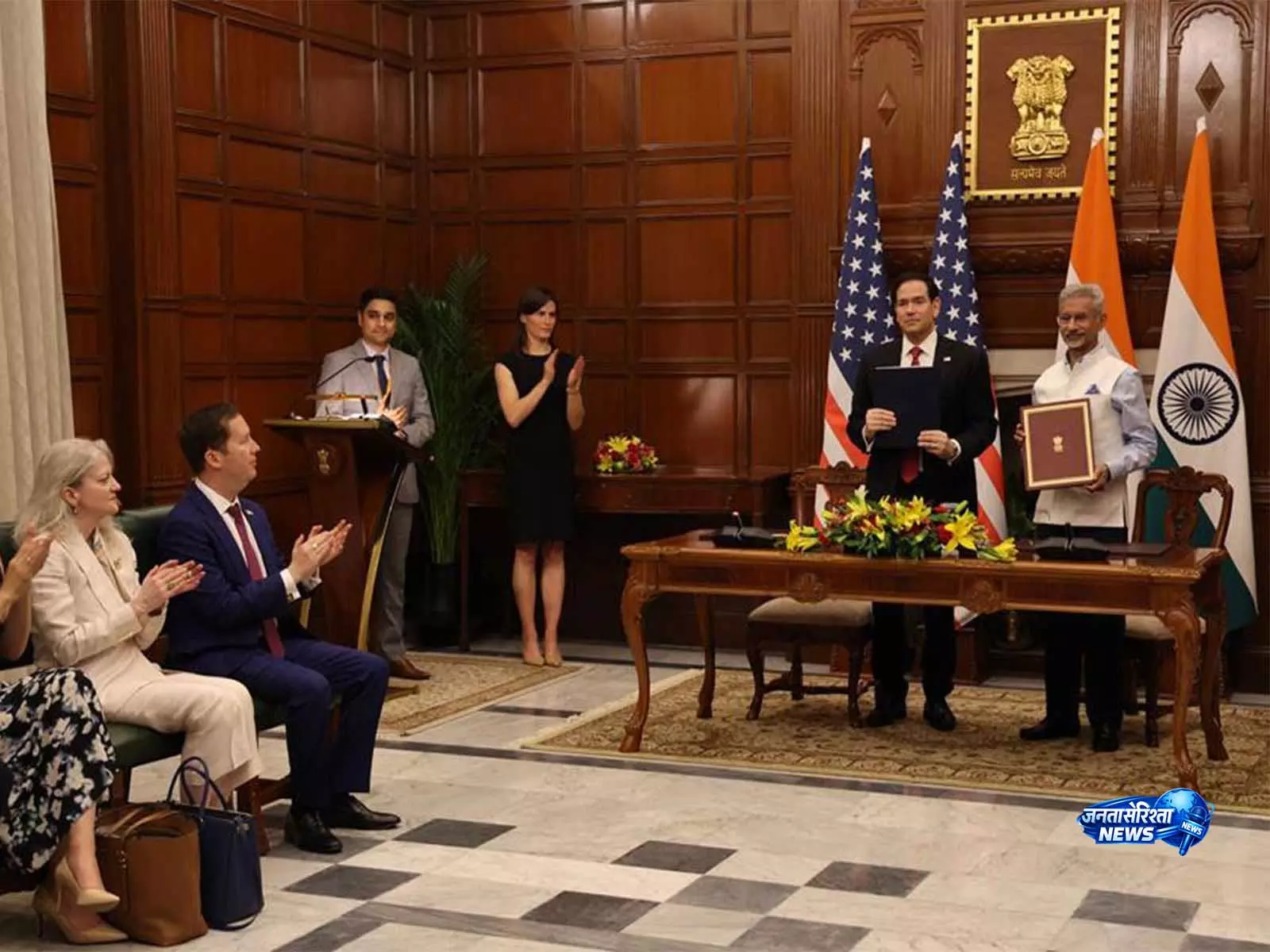 India और अमेरिका ने रणनीतिक महत्वपूर्ण खनिजों पर सहयोग के लिए एक रूपरेखा पर हस्ताक्षर किए India और अमेरिका ने रणनीतिक महत्वपूर्ण खनिजों पर सहयोग के लिए एक रूपरेखा पर हस्ताक्षर किए