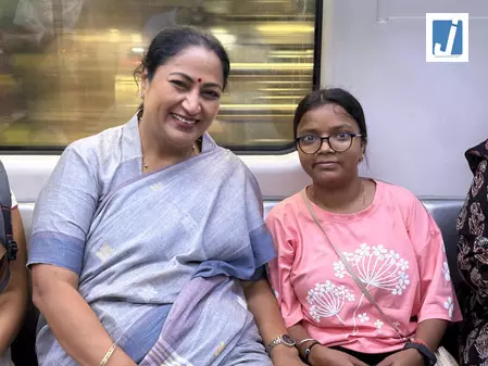 सीएम रेखा गुप्ता की पहल, दिल्ली मेट्रो के 10 स्टेशनों पर लगेंगे पुराने कपड़ों के कलेक्शन बॉक्स सीएम रेखा गुप्ता की पहल, दिल्ली मेट्रो के 10 स्टेशनों पर लगेंगे पुराने कपड़ों के कलेक्शन बॉक्स