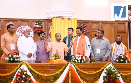मां गंगा की धारा की तरह बढ़ रही विकास यात्रा: सीएम योगी मां गंगा की धारा की तरह बढ़ रही विकास यात्रा: सीएम योगी