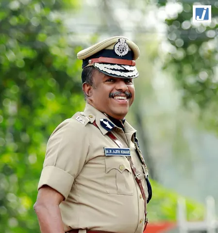 युवा कांग्रेस कार्यकर्ताओं पर हमले के आरोप में पांच पुलिसकर्मी निलंबित युवा कांग्रेस कार्यकर्ताओं पर हमले के आरोप में पांच पुलिसकर्मी निलंबित
