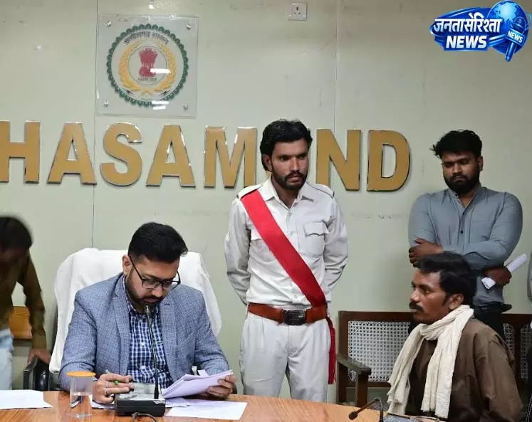 कलेक्टर लंगेह ने जनदर्शन में सुनी लोगों की समस्याएं, 72 आवेदन प्राप्त कलेक्टर लंगेह ने जनदर्शन में सुनी लोगों की समस्याएं, 72 आवेदन प्राप्त