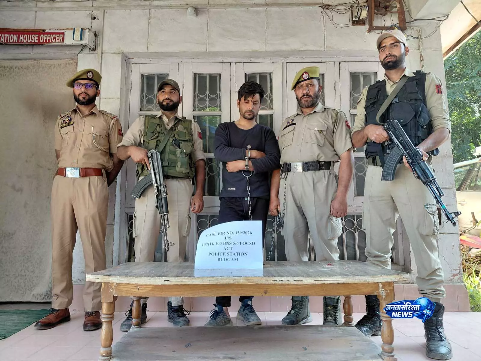 J-K: बडगाम पुलिस ने गलवानपोरा में नाबालिग की हत्या के मामले में आरोपी की पहचान उजागर की J-K: बडगाम पुलिस ने गलवानपोरा में नाबालिग की हत्या के मामले में आरोपी की पहचान उजागर की