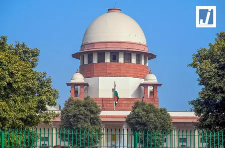 बांके बिहारी मंदिर में श्रद्धालुओं की बढ़ती भीड़ पर सुप्रीम कोर्ट सख्त, व्यापक विकास योजना बनाने के निर्देश बांके बिहारी मंदिर में श्रद्धालुओं की बढ़ती भीड़ पर सुप्रीम कोर्ट सख्त, व्यापक विकास योजना बनाने के निर्देश