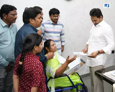 चंद्रबाबू नायडू एक बार फिर सुगाली प्रीति मामले की अनदेखी कर रही: जगन मोहन रेड्डी चंद्रबाबू नायडू एक बार फिर सुगाली प्रीति मामले की अनदेखी कर रही: जगन मोहन रेड्डी