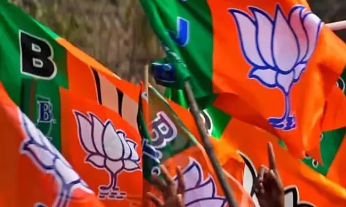 बीजेपी से हरी झंडी मिलने का इंतजार, ममता को छोड़ 50 विधायक और 20 सांसद होंगे शामिल बीजेपी से हरी झंडी मिलने का इंतजार, ममता को छोड़ 50 विधायक और 20 सांसद होंगे शामिल