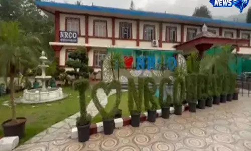 Sikkim: PM पाक्योंग ऑर्किड को नॉर्वे ले गए, लेकिन एयरपोर्ट के पास मिट्टी धंस गई Sikkim: PM पाक्योंग ऑर्किड को नॉर्वे ले गए, लेकिन एयरपोर्ट के पास मिट्टी धंस गई