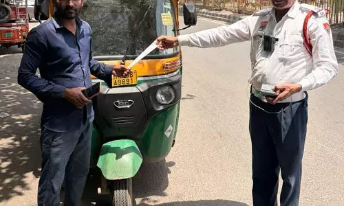 Gurugram वर्दी न पहनने पर ऑटो, टैक्सी ड्राइवरों के 1,977 चालान काटे गए