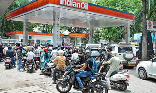 Tamil Nadu : वेस्ट एशिया तनाव के बीच पेट्रोल-डीजल के दामों में लगातार बढ़ोतरी Tamil Nadu : वेस्ट एशिया तनाव के बीच पेट्रोल-डीजल के दामों में लगातार बढ़ोतरी