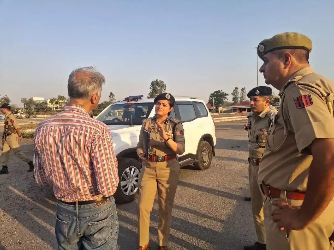 Kathua: एनएच पर अमरनाथ यात्रा लंगर स्थलों का निरीक्षण, सुरक्षा बढ़ाने के आदेश Kathua: एनएच पर अमरनाथ यात्रा लंगर स्थलों का निरीक्षण, सुरक्षा बढ़ाने के आदेश