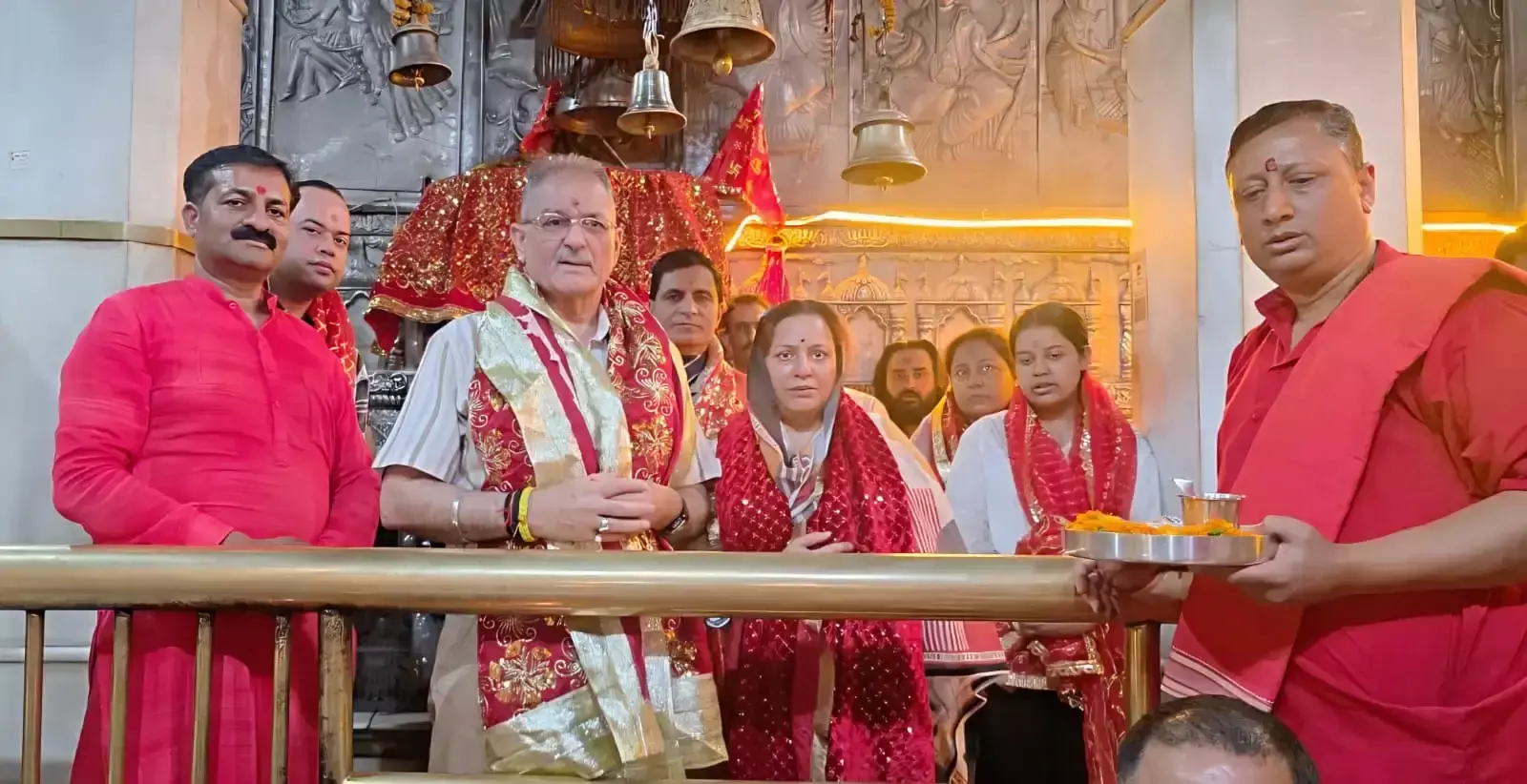 Dharamshala: राज्यपाल का धार्मिक पर्यटन को बढ़ावा देने का आह्वान, मंदिर में की पूजा-अर्चना Dharamshala: राज्यपाल का धार्मिक पर्यटन को बढ़ावा देने का आह्वान, मंदिर में की पूजा-अर्चना