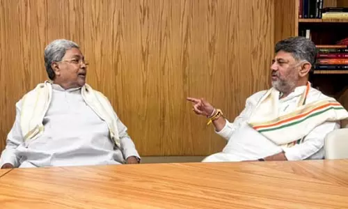 ब्रेकफास्ट डिप्लोमेसी: कर्नाटक में नेतृत्व परिवर्तन की अटकलों के बीच मिलेंगे सिद्दारमैया और डीके शिवकुमार ब्रेकफास्ट डिप्लोमेसी: कर्नाटक में नेतृत्व परिवर्तन की अटकलों के बीच मिलेंगे सिद्दारमैया और डीके शिवकुमार