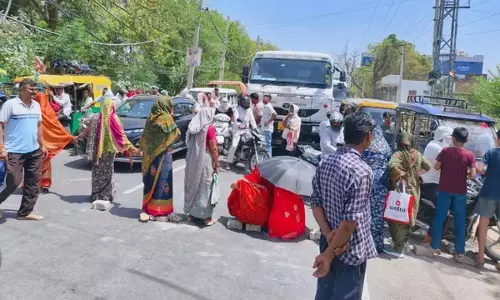 Narnaul : पेयजल संकट से नाराज़ लोगों का प्रदर्शन Narnaul : पेयजल संकट से नाराज़ लोगों का प्रदर्शन