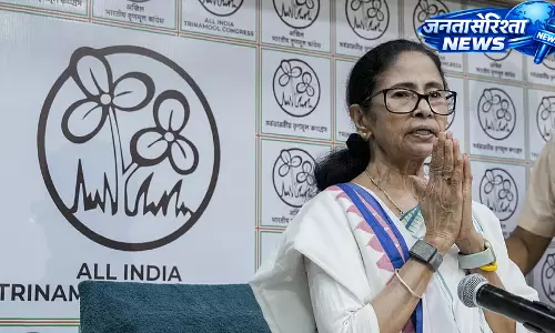 ममता बनर्जी के खिलाफ FIR दर्ज, धार्मिक भावनाएं आहत करने का आरोप ममता बनर्जी के खिलाफ FIR दर्ज, धार्मिक भावनाएं आहत करने का आरोप