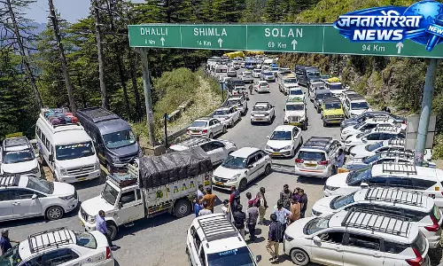 Himachal Pradesh : गर्मी में हिल स्टेशनों पर भारी भीड़, शिमला जाम Himachal Pradesh : गर्मी में हिल स्टेशनों पर भारी भीड़, शिमला जाम