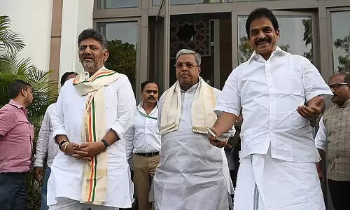 Karnataka में सियासी हलचल तेज, सिद्धारमैया मुख्यमंत्री पद छोड़ने को तैयार Karnataka में सियासी हलचल तेज, सिद्धारमैया मुख्यमंत्री पद छोड़ने को तैयार