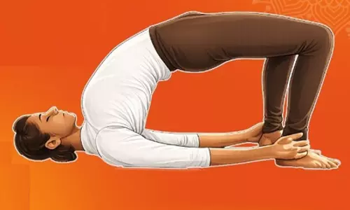 गर्दन-पीठ की जकड़न, तो कमर दर्द से परेशान? दूर करने का आसान उपाय है सेतुबंधासन