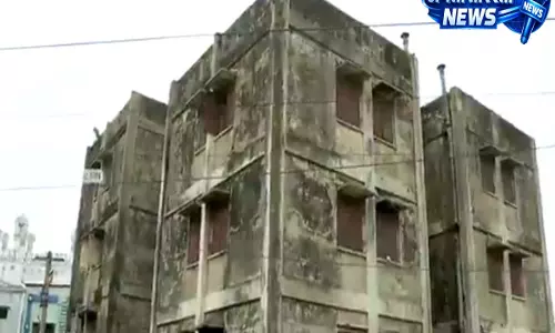 पोंगुलेटी श्रीनिवास रेड्डी ने हैदराबाद के पुराने शहर में इंदिराम्मा घरों के लिए प्रस्तावित स्थल का निरीक्षण किया पोंगुलेटी श्रीनिवास रेड्डी ने हैदराबाद के पुराने शहर में इंदिराम्मा घरों के लिए प्रस्तावित स्थल का निरीक्षण किया