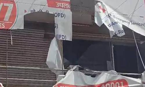 कांकेर के हॉस्पिटल में तोड़फोड़, बच्ची की मौत के बाद उग्र हुए परिजन कांकेर के हॉस्पिटल में तोड़फोड़, बच्ची की मौत के बाद उग्र हुए परिजन