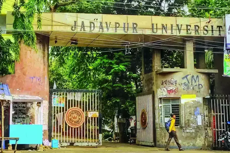 Kolkata: सावरकर जयंती को लेकर एबीवीपी की पहल चर्चा में Kolkata: सावरकर जयंती को लेकर एबीवीपी की पहल चर्चा में