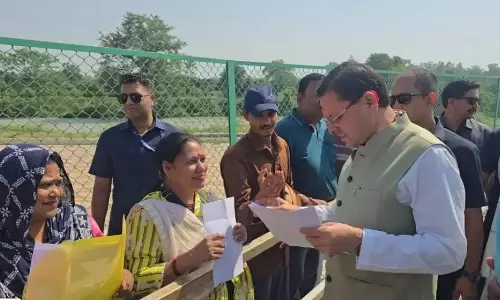 Khatima: मुख्यमंत्री ने हेलीपैड पर जनसुनवाई कर अधिकारियों को दिए आदेश Khatima: मुख्यमंत्री ने हेलीपैड पर जनसुनवाई कर अधिकारियों को दिए आदेश