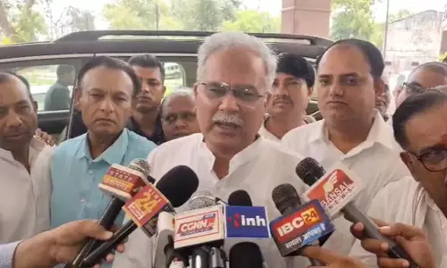 बागेश्वर बाबा से भूपेश बघेल ने की मांग, पेट्रोल-डीजल के बढ़ते दाम भी कम कराकर दिखाएं बागेश्वर बाबा से भूपेश बघेल ने की मांग, पेट्रोल-डीजल के बढ़ते दाम भी कम कराकर दिखाएं
