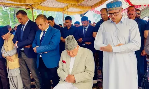 Srinagar: उमर अब्दुल्ला ने प्रदेशवासियों को ईद की मुबारकबाद दी Srinagar: उमर अब्दुल्ला ने प्रदेशवासियों को ईद की मुबारकबाद दी