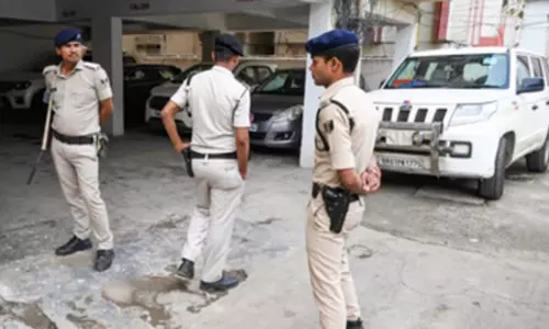 आय से अधिक संपत्ति जमा करने के आरोप में EOU ने बीडीओ के ठिकानों पर मारा छापा आय से अधिक संपत्ति जमा करने के आरोप में EOU ने बीडीओ के ठिकानों पर मारा छापा
