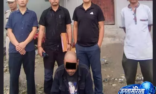 Arunachal Police ने अपर सियांग में कथित ड्रग तस्कर को गिरफ्तार, हेरोइन और गांजा किया बरामद Arunachal Police ने अपर सियांग में कथित ड्रग तस्कर को गिरफ्तार, हेरोइन और गांजा किया बरामद